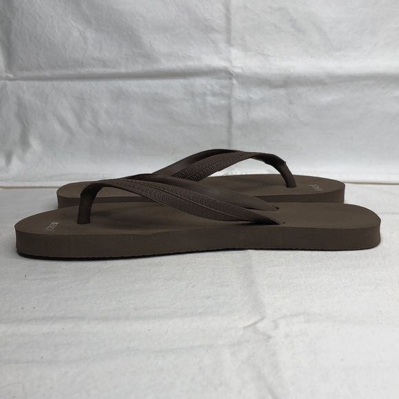 J. Crew Vintage ORIGINAL Flip-Flops, extra light, velvety soft, but firm bed; W7 - Picture 7 of 14